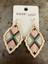 Load image into Gallery viewer, Beaded/clay earrings