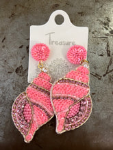 Load image into Gallery viewer, Beaded/clay earrings