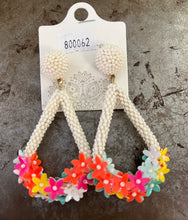 Load image into Gallery viewer, Beaded/clay earrings