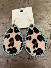 Load image into Gallery viewer, Beaded/clay earrings