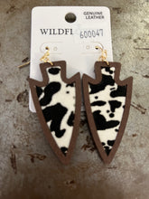 Load image into Gallery viewer, Beaded/clay earrings