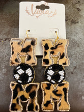 Load image into Gallery viewer, Beaded/clay earrings