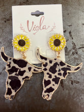 Load image into Gallery viewer, Beaded/clay earrings