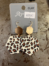 Load image into Gallery viewer, Beaded/clay earrings