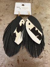 Load image into Gallery viewer, Beaded/clay earrings