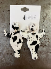 Load image into Gallery viewer, Beaded/clay earrings