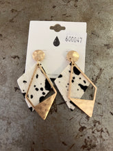 Load image into Gallery viewer, Beaded/clay earrings