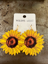 Load image into Gallery viewer, Beaded/clay earrings