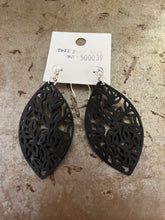 Load image into Gallery viewer, Beaded/clay earrings