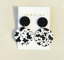 Load image into Gallery viewer, Assorted earrings
